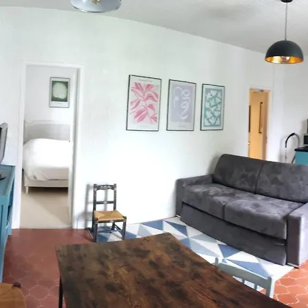 2 à 4 Personnes Hébergement de vacances *